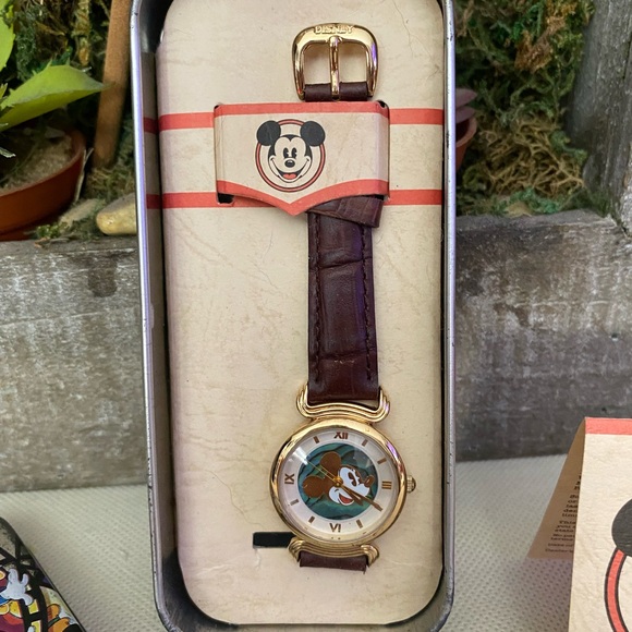 Vintage Mickey Mouse Watch with Case - Picture 3 of 11